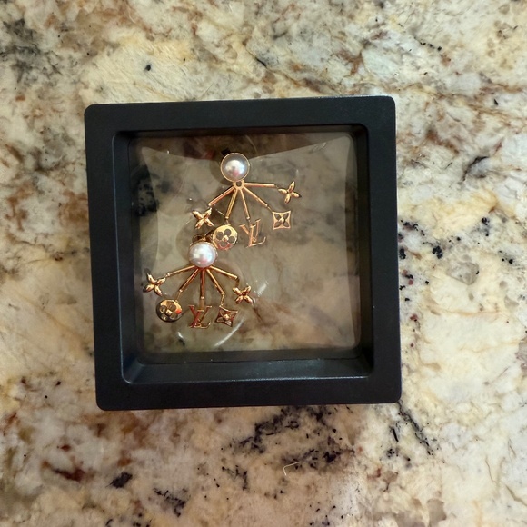 Louis Vuitton Earrings - Picture 1 of 4